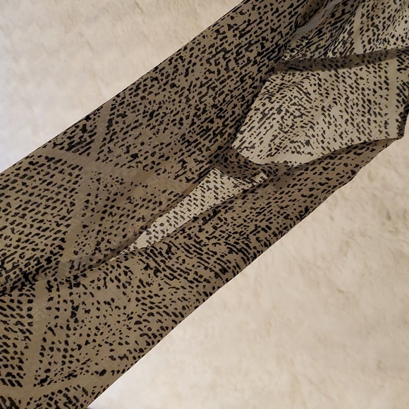 Juicy Couture cold shoulder shirt - Picture 8 of 8